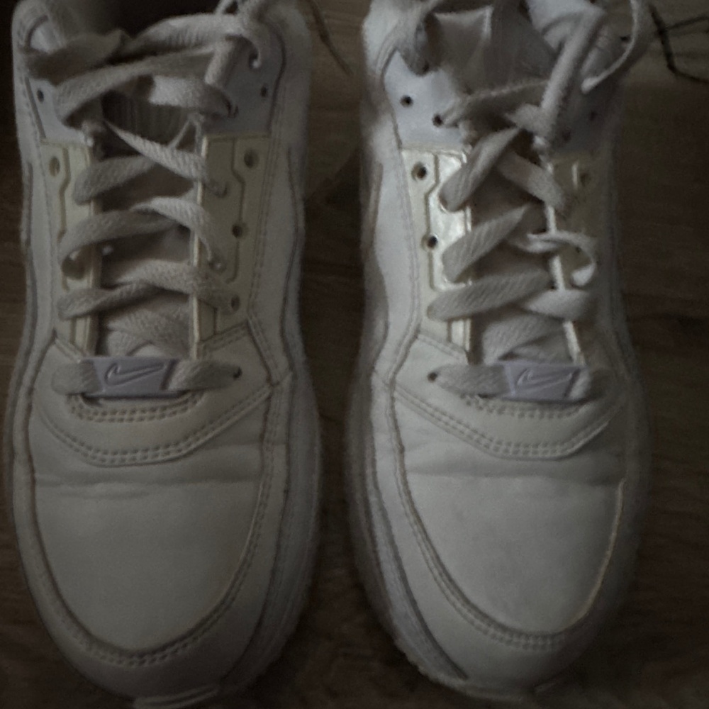 Women’s Air Max triple white suede/leather